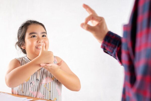is talking with your hands a sign of autism