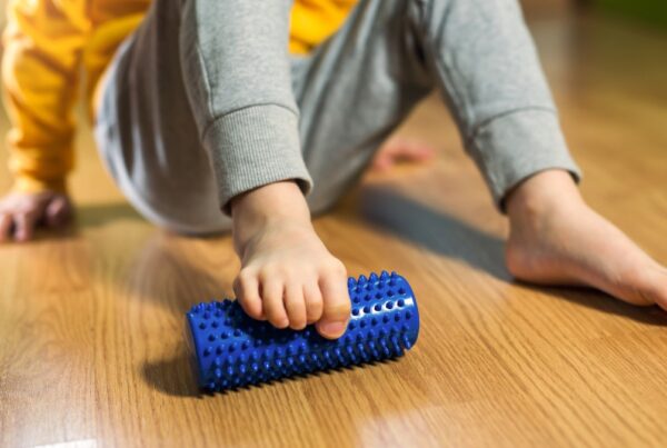 are flat feet a sign of autism