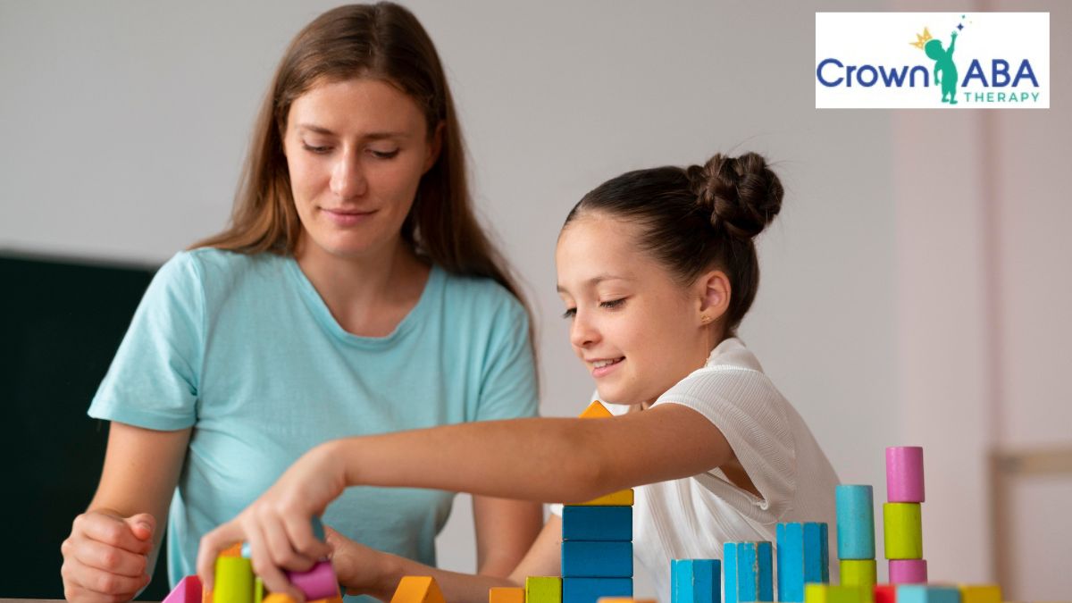 Early intervention autism: a therapist and a young girl collaborate on puzzle and game-based therapy activities.