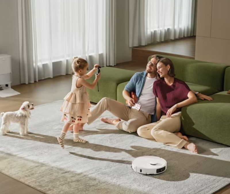 ABA therapy in Maryland: a young child completes household chores with parental guidance.